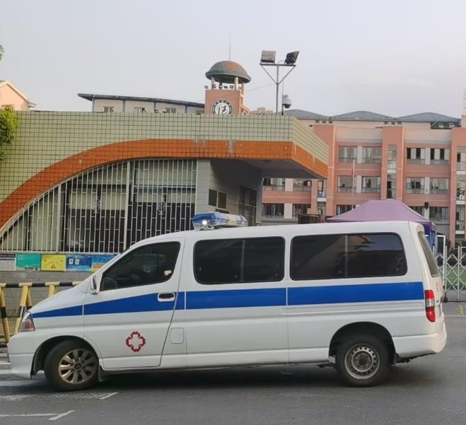 百色救护车出租护送骨折病人一公里多少钱